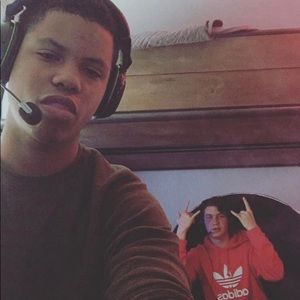 Meet your Posher, Max